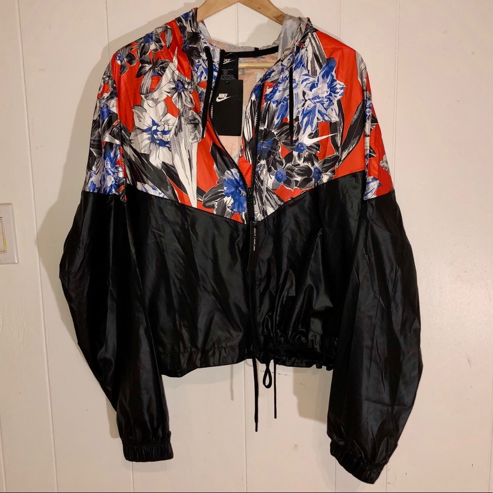 NEW Gorgeous Nike Windbreaker